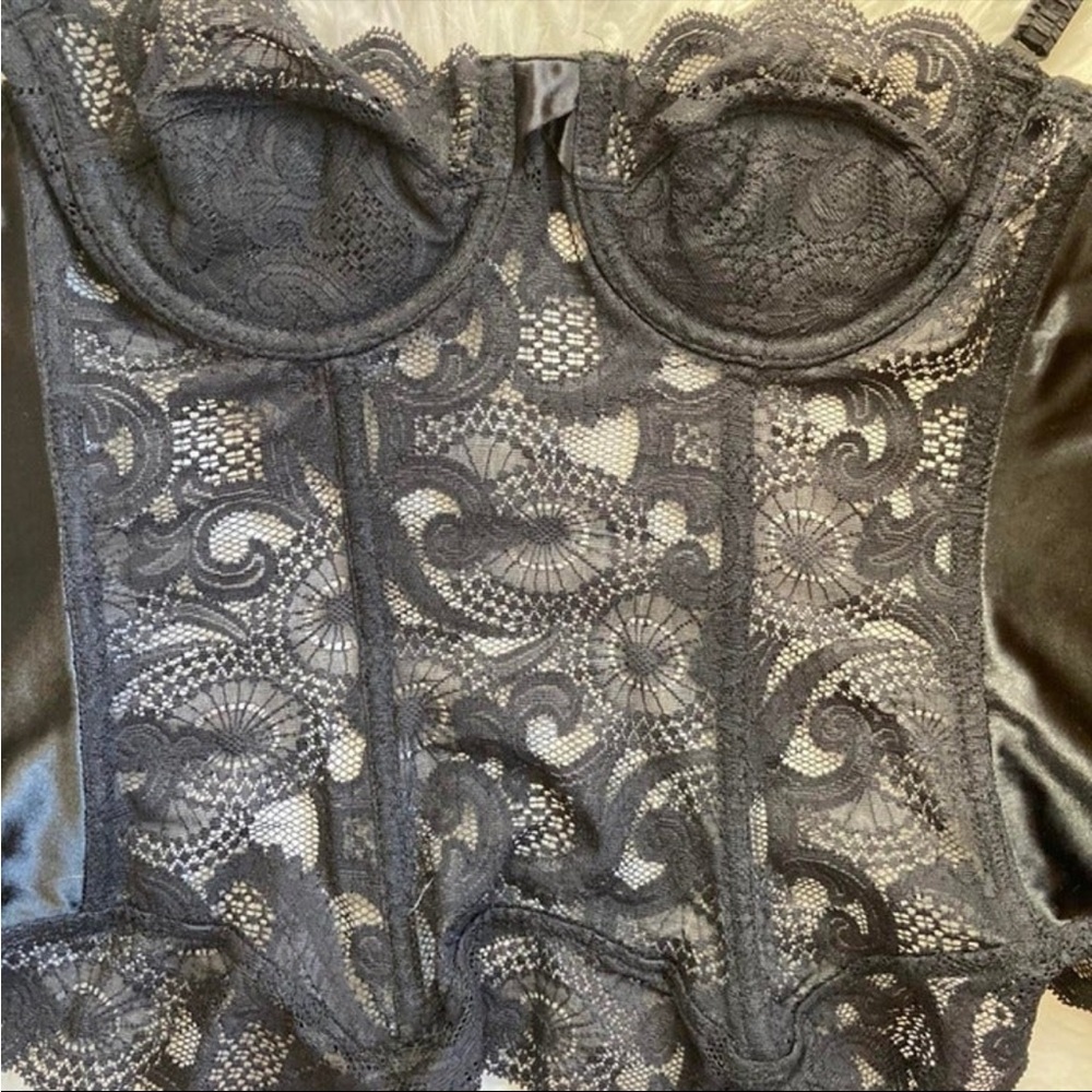 Vintage Victoria’s Secret black lace bustier corset 34B - Picture 3 of 4